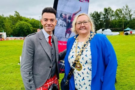 Councillor Renwick and Chieftan Des Clarke