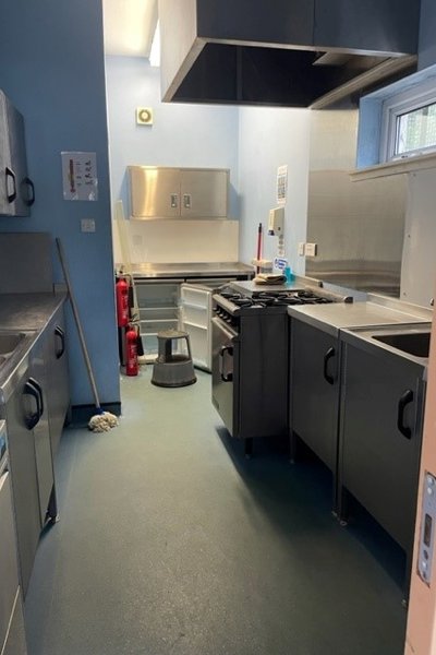 kitchen with grey mental units and cooker