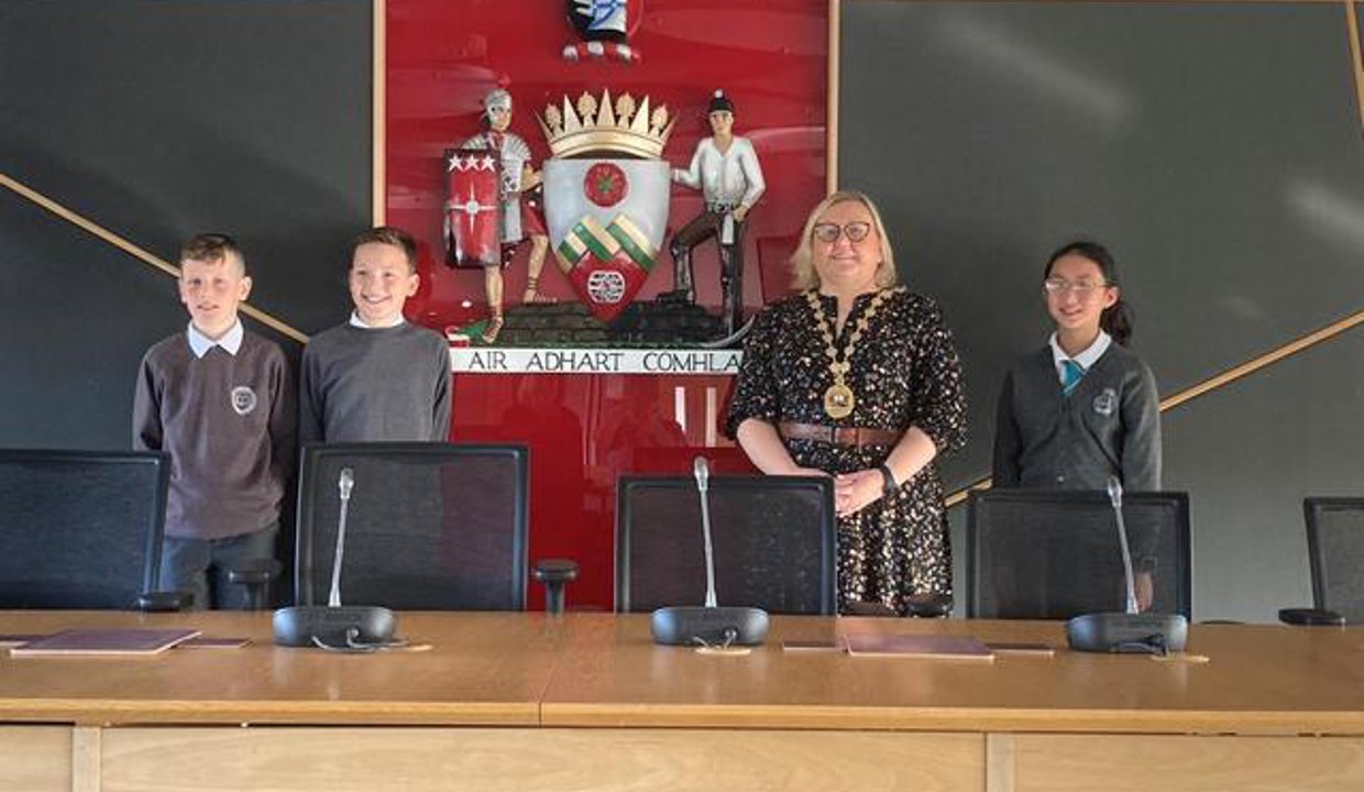 Provost Gillian Renwick welcoming new Bishopbriggs Community Council Youth Ambassadors 