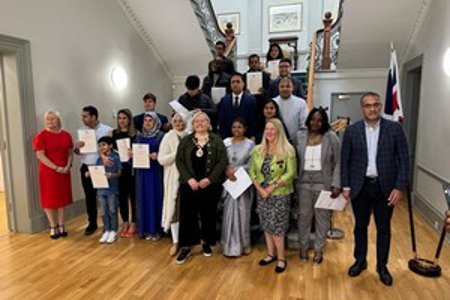 Provost Gillian Renwick and Deputy Lord-Lieutenant Elaine Boyd welcomed East Dunbartonshire residents who have received their UK citizenship. 