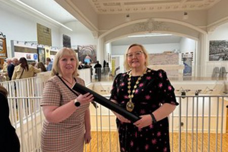 Provost presents Lorna Campbell with commemorative gift.