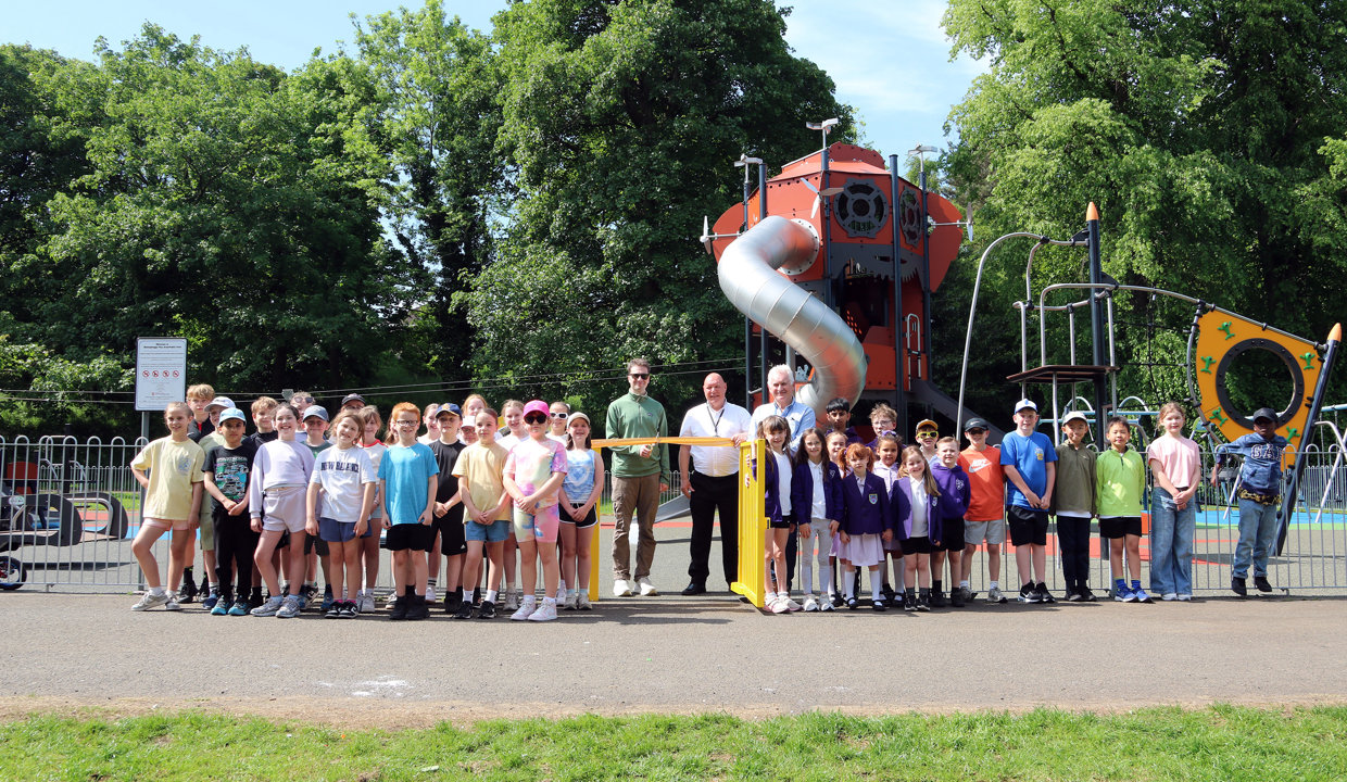 Councillor Paul Ferretti, East Dunbartonshire Council 
Greenspace officer Gordon Strain, East Dunbartonshire Council 
Proludic Ltd Regional Manager Scotland Roy Auld
Pupils from Wester Cleddens PS and Meadowburn PS at the play park