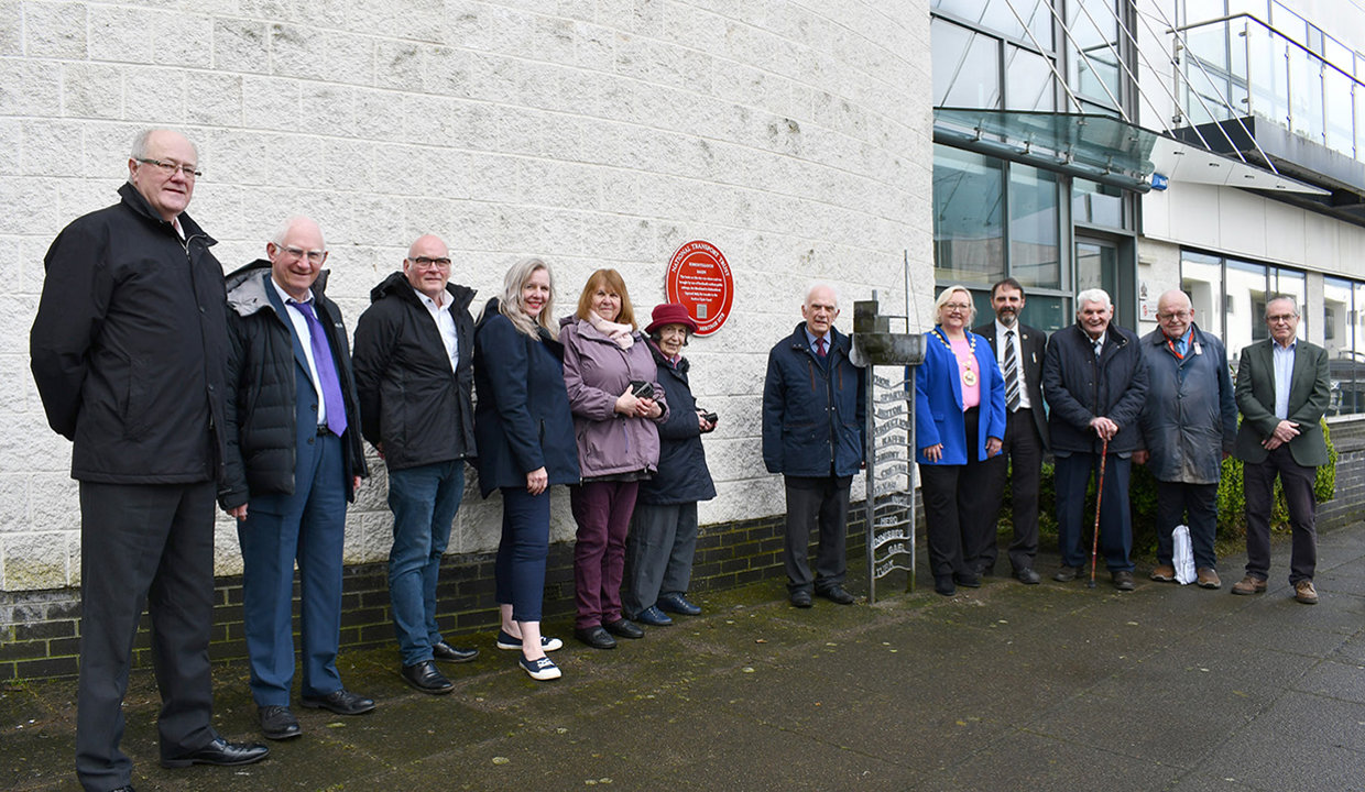 Provost Gillian Renwick and local historian and author, Don Martin MBE unveiling the red wheel plaque