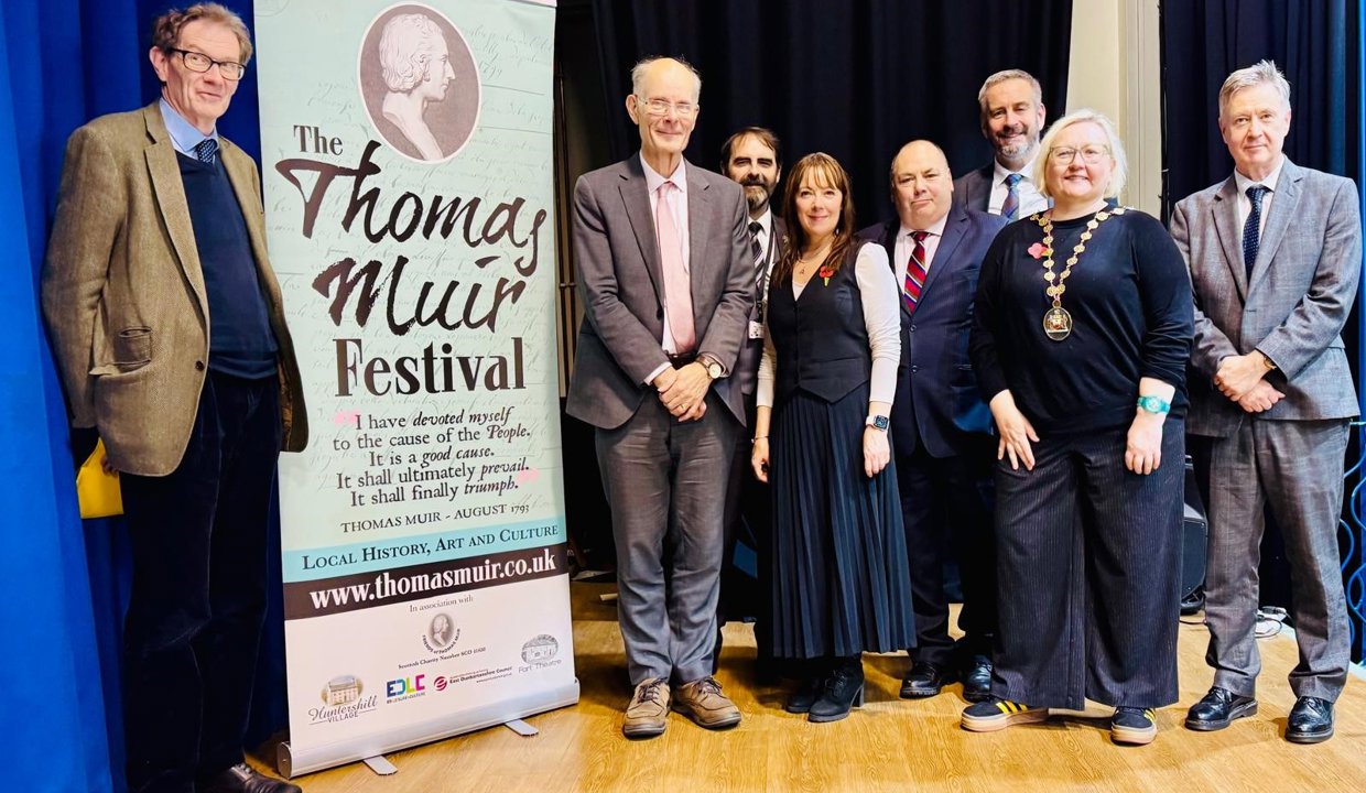 the provost and several other people in front of a sign for the thomas muir festival