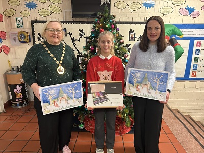 Winner Rosie (centre) with Provost Renwick (left) and Depute Provost McDiarmid (right)